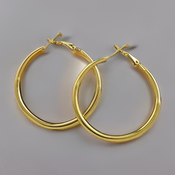 Your Everyday Fashion Jewelry 2” Gold tone Hoops - Picture 1 of 5
